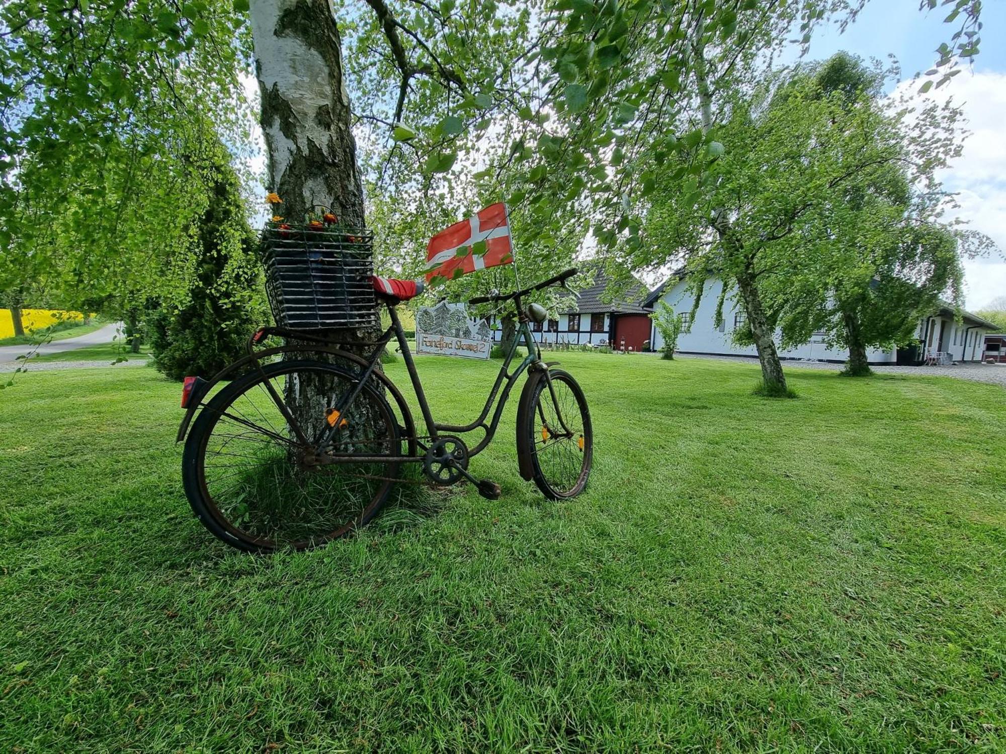 B&B Bauernhofferien Auf Mon, Schaeferwagen " Dark Sky" Askeby Esterno foto