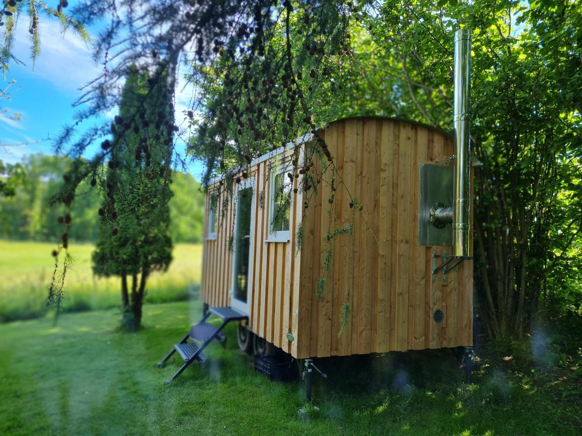 B&B Bauernhofferien Auf Mon, Schaeferwagen " Dark Sky" Askeby Esterno foto